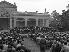 Hungary, Tata, Angolkert, a Budapesti Kórus és a Székesfővárosi Zenakar hangversenye a Pálmaház előtt., 1943, Lissák Tivadar, choir, Fortepan #72185