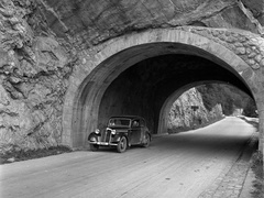 Magyarország, Lillafüred, Miskolc, Vadas Jenő utca, alagút., 1943, Lissák Tivadar, német gyártmány, DKW-márka, alagút, automobil, rendszám, DKW F5/F7/F8, Fortepan #72230