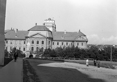 Magyarország, Eger, Eszterházy tér, Líceum a Főszékesegyház mellől nézve., 1943, Lissák Tivadar, szobor, gimnázium, egyetem, barokk-stílus, Josef Ignaz Gerl-terv, Fellner Jakab-terv, Grossmann József-terv, Fortepan #72235