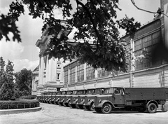 Magyarország, Városliget, Budapest XIV., Iparcsarnok., 1943, Lissák Tivadar, német gyártmány, Opel-márka, teherautó, katonaság, Opel Blitz, Budapest, Christian Ulrich-terv, Fortepan #72323