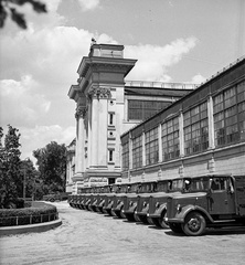 Magyarország, Városliget, Budapest XIV., Iparcsarnok., 1943, Lissák Tivadar, német gyártmány, Opel-márka, teherautó, katonaság, Opel Blitz, Budapest, Christian Ulrich-terv, Fortepan #72324