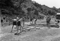 Magyarország,Balaton, Tihany, Gödrös, a honvédség központi gépkocsi javító műhelyének tanonc tábora., 1943, Lissák Tivadar, katonaság, katona, tábor, mezítláb, félmeztelen, Fortepan #72347