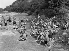 Magyarország,Balaton, Tihany, Gödrös, a honvédség központi gépkocsi javító műhelyének tanonc tábora., 1943, Lissák Tivadar, katonaság, katona, tábor, mezítláb, álcafestés, terepminta, félmeztelen, Fortepan #72349