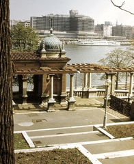 Magyarország, Budapest I., Várkert Bazár, háttérben a Hotel Duna Intercontinental., 1979, Fortepan, hajó, színes, szálloda, építészet, látkép, Duna, kupola, Finta József-terv, Budapest, lépcsősor, Fortepan #724