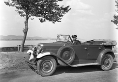 Magyarország,Balaton, Tihany, Gödrös., 1943, Lissák Tivadar, amerikai gyártmány, sofőr, automobil, Nash-márka, pótkerék, Nash 420, Fortepan #72422