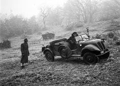 Magyarország, Máriabesnyő, Gödöllő, Tempo G 1200 típusú személygépkocsi., 1943, Lissák Tivadar, magyar gyártmány, licenc, automobil, pótkerék, Tempo G 1200, Vehiculum-márka, Fortepan #72610