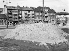 Hungary, Budapest II., Széll Kálmán tér, "LÉGO-HOMOK" / tűzoltásra szolgáló homokkupac., 1944, Lissák Tivadar, street view, lamp post, board, air defense sand, Budapest, Fortepan #72662