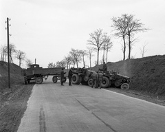 1944, Lissák Tivadar, Hungarian brand, trailer, tractor, wreck, H.S.C.S-brand, Fortepan #72705