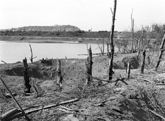 Magyarország, Budapest XI., Kopaszi gát, Lágymányosi öböl, háttérben a Gellért-hegy., 1944, Lissák Tivadar, háborús kár, bombázás, Budapest, Fortepan #72848