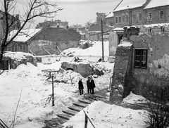 Hungary, Budapest I., a Batthyány utca és a Toldy Ferenc utca közötti épületek a Fiáth János utca 11. számú háztól nézve., 1946, Lissák Tivadar, winter, snow, war damage, sledge, ruins, Budapest, kids, Fortepan #72973