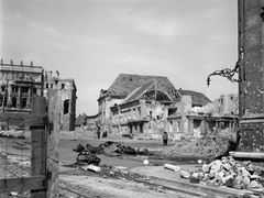 Hungary, Budapest I., Szent György tér, a Honvédelmi Minisztérium és a Sándor-palota romjai., 1946, Lissák Tivadar, vehicle, war damage, ruins, damaged building, Budapest, bullet hole, Fortepan #72984