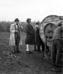 1946, Lissák Tivadar, bow tie, cable drum, hands in pockets, Fortepan #73037