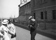 Hungary, Budapest I., a felvétel az Anjou (Prímás) bástyánál készült., 1935, Lissák Tivadar, camera, photography, Budapest, smile, Fortepan #73121