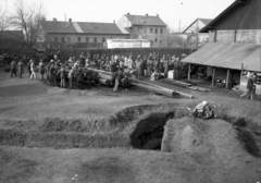 Magyarország, Budapest XI., Budafoki út és a Vízpart (Andor) utca határolta ipartelep, honvédségi raktár., 1939, Lissák Tivadar, futóárok, bevonulás, Budapest, Fortepan #73239