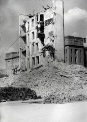 Magyarország, Budapest II., az 1945. január 2-án felrobbant Fő utca 59. és Vitéz utca 2. számú ház romjai a Bem (Margit) rakpartról nézve., 1945, Fortepan, Budapest, háborús kár, épületkár, Fortepan #73311