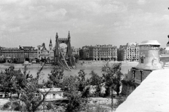 Magyarország, Budapest I., a lerombolt Erzsébet híd budai hídfője, szemben a túlparton a pesti hídfő maradványa és a Belvárosi templom., 1945, Fortepan, háborús kár, hídroncs, Duna, eklektikus építészet, Budapest, függőhíd, Kherndl Antal-terv, Czekelius Aurél-terv, Fortepan #73312