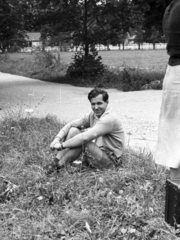 1954, Pálfi Balázs, man, sitting on the ground, Fortepan #73473