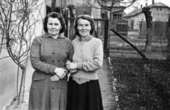 1955, Pálfi Balázs, village, women, double portrait, hold upper arms, Fortepan #73492