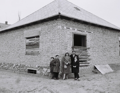 Magyarország, Baja, Keskeny utca 10., 1961, Márton Gábor, család, építkezés, Kádár-kocka, Fortepan #73620