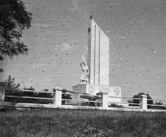 Magyarország, Nagybajom, ll. világháborús szovjet emlékmű (Andrássy Kurta János, 1960.)., 1962, Márton Gábor, löveg, szovjet emlékmű, Fortepan #73649