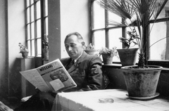 Hungary, 1955, Fortepan, portrait, reading, newspaper, interior, man, ashtray, Fortepan #7375