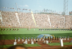 Németország, München, Olimpiai Stadion, az olimpia megnyitóünnepsége., 1972, Romák Éva, színes, olimpia, stadion, NSZK, Günter Behnisch-terv, nézőtér, dobogó, Fortepan #73755