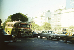 Argentína, Buenos Aires, Avenida 9 de Julio., 1976, Romák Éva, színes, autóbusz, Mercedes-márka, automobil, gyalogátkelő, Fortepan #73773