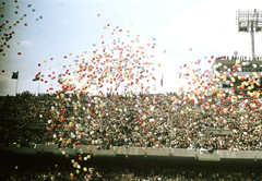 Mexikó, Mexikóváros, Estadio Olímpico Universitario, az olimpia megnyitóünnepsége., 1968, Romák Éva, színes, léggömb, olimpia, Fortepan #73823