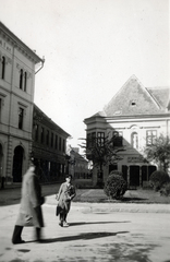 Magyarország, Székesfehérvár, Városház (Károly király) tér, szemben a Hiemer-ház., 1940, Kurutz Márton, cégtábla, cipőbolt, cipőjavítás, Fortepan #74072