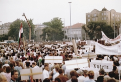 Magyarország, Budapest XIV., Hősök tere, az erdélyi falurombolás elleni tüntetés 1988. június 27-én., 1988, Várhelyi Iván, tüntetés, demonstrációs tábla, Budapest, rendszerváltás, Fortepan #74147