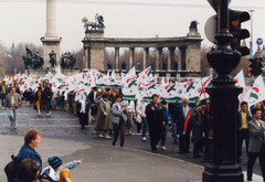 Hungary, Budapest XIV., Hősök tere., 1990, Várhelyi Iván, colorful, street view, Alliance of Free Democrats, Budapest, regime change, Fortepan #74152