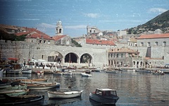 Horvátország, Adria, Dubrovnik, kikötő., 1965, Romák Éva, Jugoszlávia, színes, csónak, motorcsónak, kikötő, Fortepan #74333