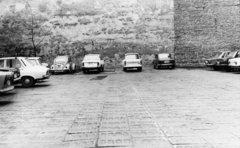 Magyarország, Budapest VIII., Mária utca, SOTE (később Semmelweis Egyetem) parkolója., 1980, Semmelweis Egyetem Levéltára, Trabant 601, Skoda 100, Moszkvics 408, Wartburg 353, Dacia 1300, Volkswagen Bogár, VAZ 2101, VAZ 2103/2106, Budapest, Trabant 601 Universal, VAZ 2101, Skoda 105/120, Fortepan #74524