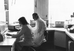 Magyarország, Budapest VIII., Mária utca 41. SOTE (később Semmelweis Egyetem) Bőrgyógyászati Klinika, laboratórium., 1970, Semmelweis Egyetem Levéltára, laboratórium, Budapest, Fortepan #74568