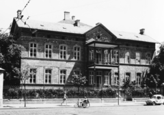 Hungary, Budapest VIII., Üllői út, BOTE (később Semmelweis Egyetem) I. sz. Gyermekklinika a Bókay János utca sarkánál., 1965, Semmelweis Egyetem Levéltára, pedestrian, invalid car, disabled, Budapest, Fortepan #74572