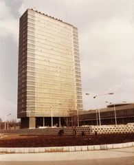 Magyarország, Budapest VIII., Nagyvárad tér, SOTE (később Semmelweis Egyetem) Elméleti Tömbje., 1980, Semmelweis Egyetem Levéltára, színes, egyetem, felhőkarcoló, középület, magasház, Budapest, Wágner László-terv, Fortepan #74611