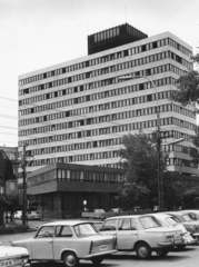 Magyarország, Budapest IV., Váci út 77., az Egyesült Izzólámpa és Villamossági Rt. központi igazgatási épülete. Balra a Pintér József utca torkolata., 1970, Semmelweis Egyetem Levéltára, Budapest, Fortepan #74668