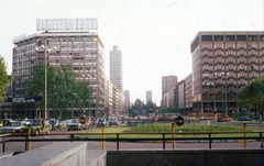 Olaszország, Milánó, Piazza Duca D'Aosta, szemben a Via Vittor Pisani., 1972, Fülöp Imre, Kalocsai István, közlekedés, színes, Fiat-márka, felhőkarcoló, Fortepan #74714