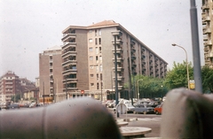 Olaszország, Milánó, Piazzale Gambara, balra a Via Sofonisba Anguissola, jobbra a Via Jacopo Palma., 1972, Fülöp Imre, Kalocsai István, színes, Fiat-márka, olasz gyártmány, Fortepan #74731