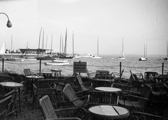 Magyarország, Balatonfüred, kikötő a Yacht Club felől nézve., 1960, Romák Éva, vitorláshajó, vízibusz, Fortepan #74873