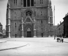 Horvátország, Zágráb, Kaptol, Nagyboldogasszony, Szent István és Szent László-székesegyház., 1957, Romák Éva, Jugoszlávia, templom, bélletes kapuzat, Fortepan #74977