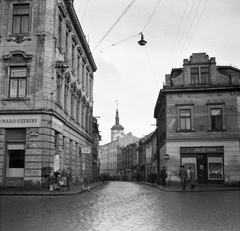 Csehország, Kroměříž, Masarykovo náměstí a Kovářská ulice felé nézve., 1960, Romák Éva, Csehszlovákia, hentesüzlet, Fortepan #74978