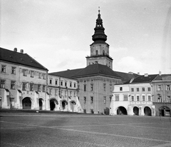 Csehország, Kroměříž, Fő tér, háttérben az érseki palota., 1960, Romák Éva, Csehszlovákia, tér, püspöki palota, Fortepan #74980