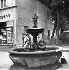 Németország, Weimar, Schillerstrasse, Gänsemännchenbrunnen., 1960, Romák Éva, NDK, Fortepan #75001