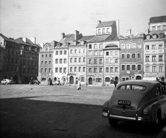 Lengyelország, Varsó, Óvárosi piactér (Rynek Starego Miasta)., 1960, Romák Éva, utcakép, FSO Warszawa, rendszám, Fortepan #75073