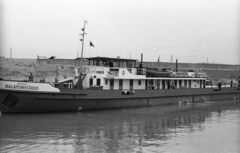 Ausztria, Linz, Duna, a kikötőben a Balatonfüred motoros vontatóhajó., 1963, Drobni Nándor, Droppa Kálmán, hajó, vontatóhajó, Balatonfüred hajó, Fortepan #75267