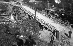 Ukrajna, Jaremcse, a Prut folyó felrobbantott viaduktja mellé épített hadihíd., 1941, Teller Ferenc, Jankovich Ignác, keleti front, híd, második világháború, hídroncs, Fortepan #75476