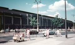 Germany, Dresden, Főpályaudvar a Wiener Platz (ekkor névtelen, később Leninplatz) felől nézve., 1969, Kristek Pál, colorful, baby carriage, GDR, Fortepan #75548