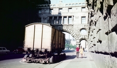 Germany, Leipzig, Lotterstrasse, átjáró az Új városháza épületei között., 1969, Kristek Pál, colorful, GDR, car transporter, rail, Fortepan #75567