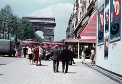 Franciaország, Párizs, Avenue des Champs-Élysées a Diadalív felé nézve., 1963, Kristek Pál, színes, diadalív, neoklasszicizmus, Jean-François Chalgrin-terv, plakát, Fortepan #75570